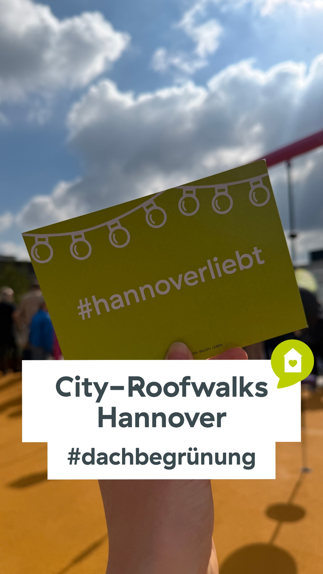 #hannoverliebt — Parkhausdach neu gedacht: Dachgarten für alle. 💚

Innenstadtentwicklung auf einer ganz neuen Ebene. Und zwar auf der obersten Ebene unseres Parkhauses in der Schmiedestraße. Dort wurde heute Hannovers erster, öffentlich zugänglicher City-Roofwalk eröffnet. 🌱

Mitten in der hannovers…