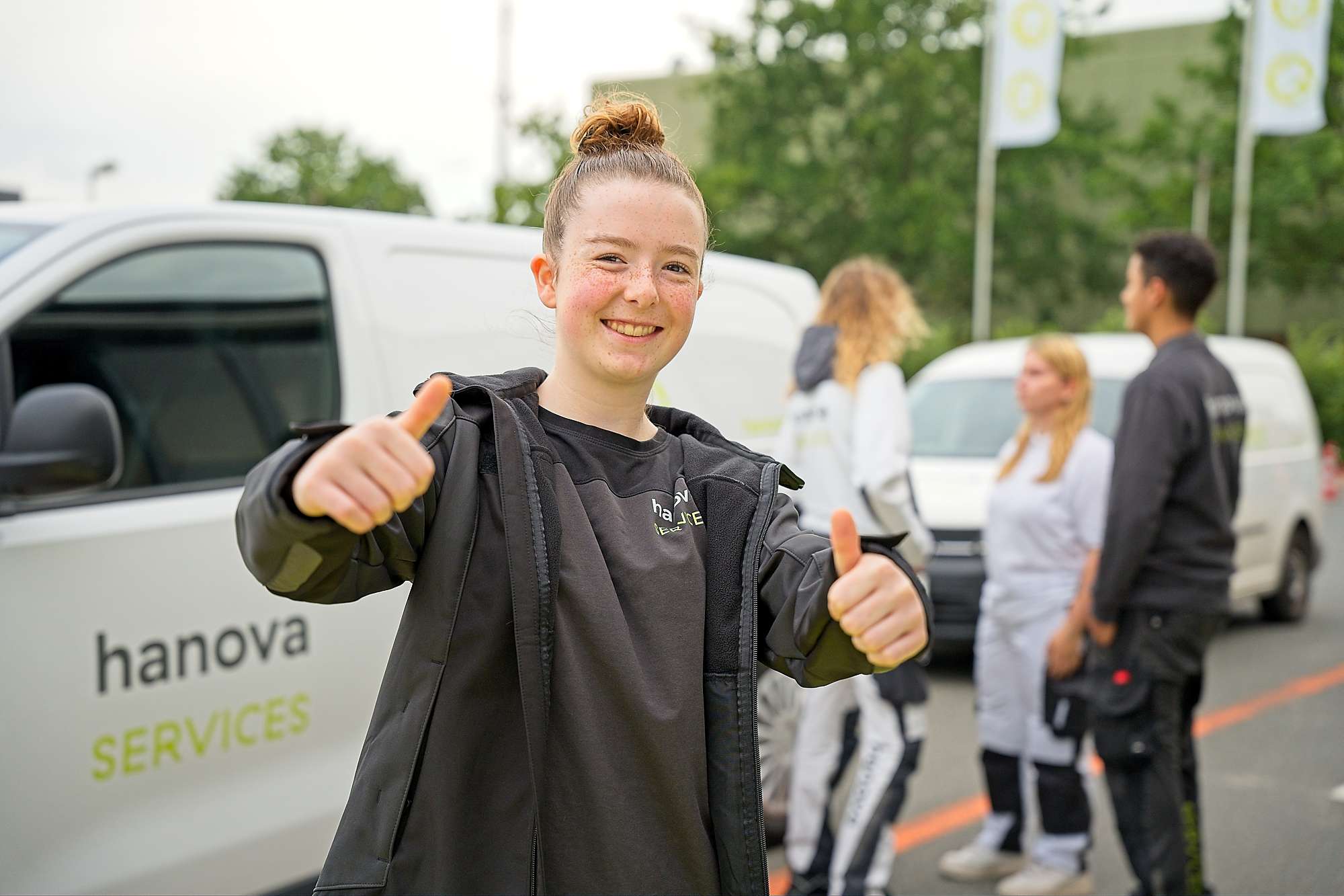 Junges Mädchen macht eine Ausbildung bei hanova SERVICES